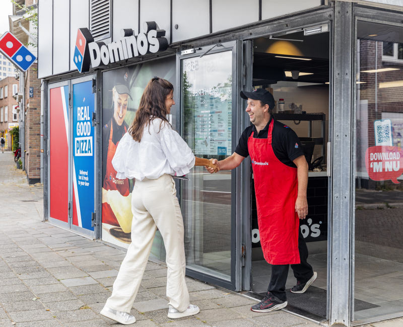 Charlotte op bezoek bij Domino's