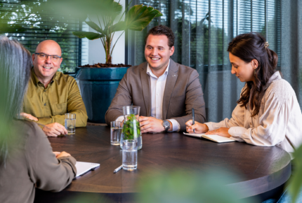 Collega's aan het vergaderen